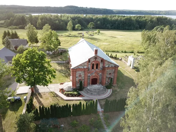 Baznīca no putna lidojuma
